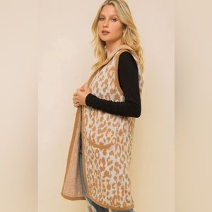 Hooded long sweater vest